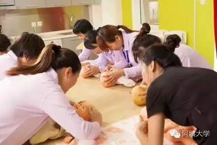 快來(lái)報(bào)名 母嬰護(hù)理師 高工資的敲門(mén)磚